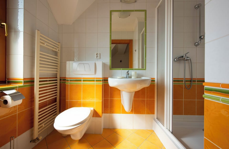 Standard Studio | Bathroom | Shower, towels