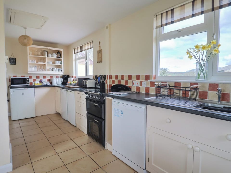 Fridge, microwave, dishwasher, cookware/dishes/utensils