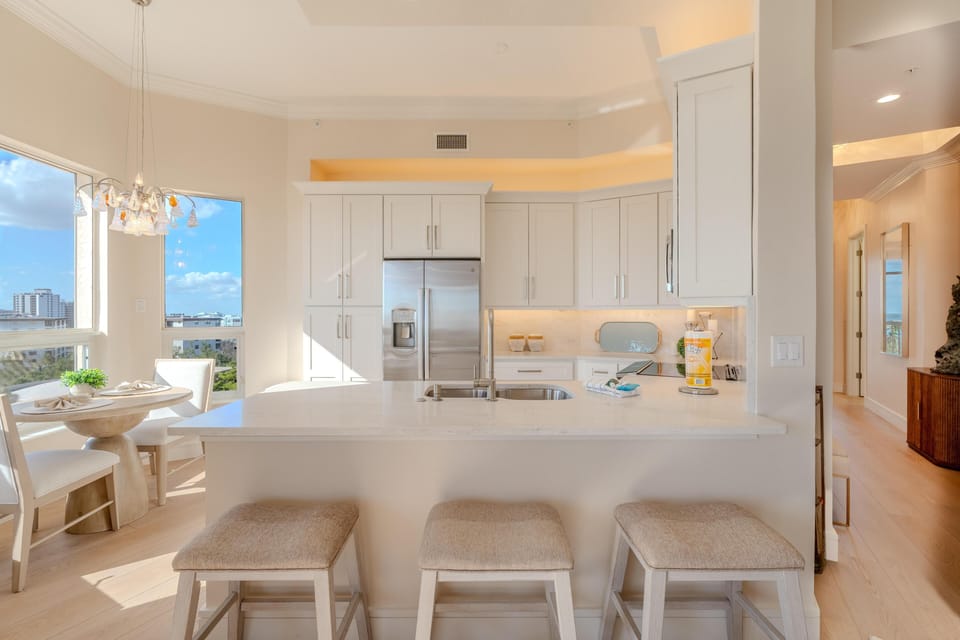 Condo, Multiple Beds (Palm Harbor #704) | Private kitchen | Oven, toaster
