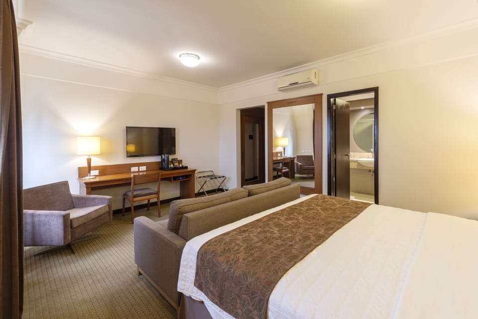 Superior Suite | Minibar, in-room safe, soundproofing, free WiFi