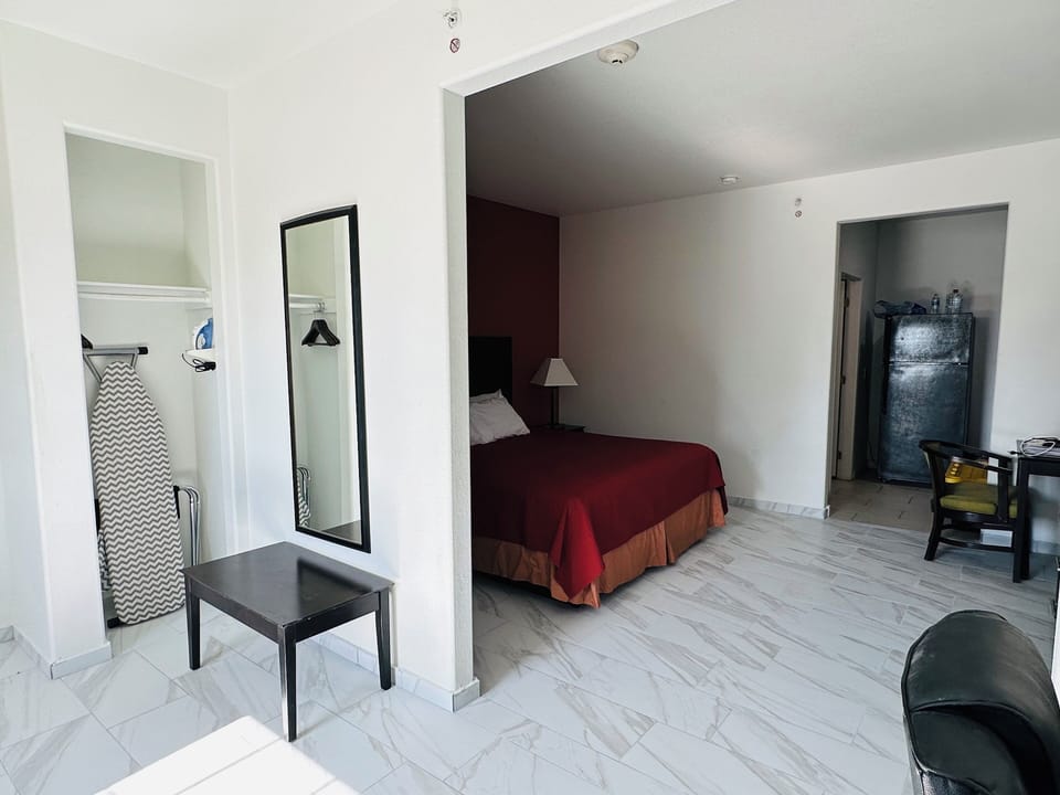 Elite Room | 1 bedroom, premium bedding, soundproofing, iron/ironing board