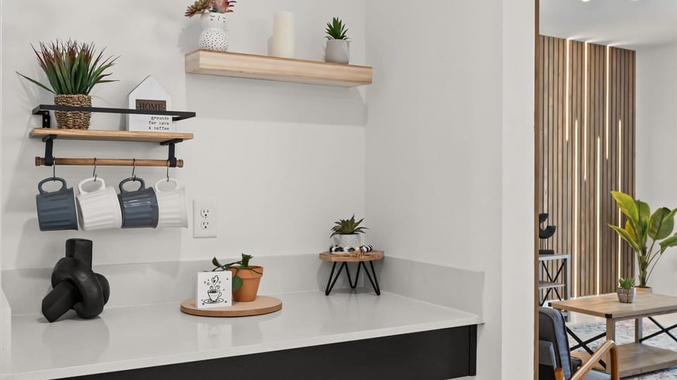 House (6 Bedrooms) | Interior