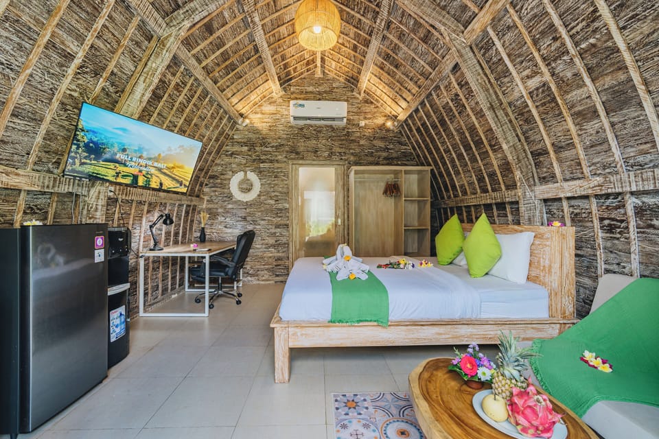 Room, 1 Queen Bed, Balcony | Desk, laptop workspace, free WiFi