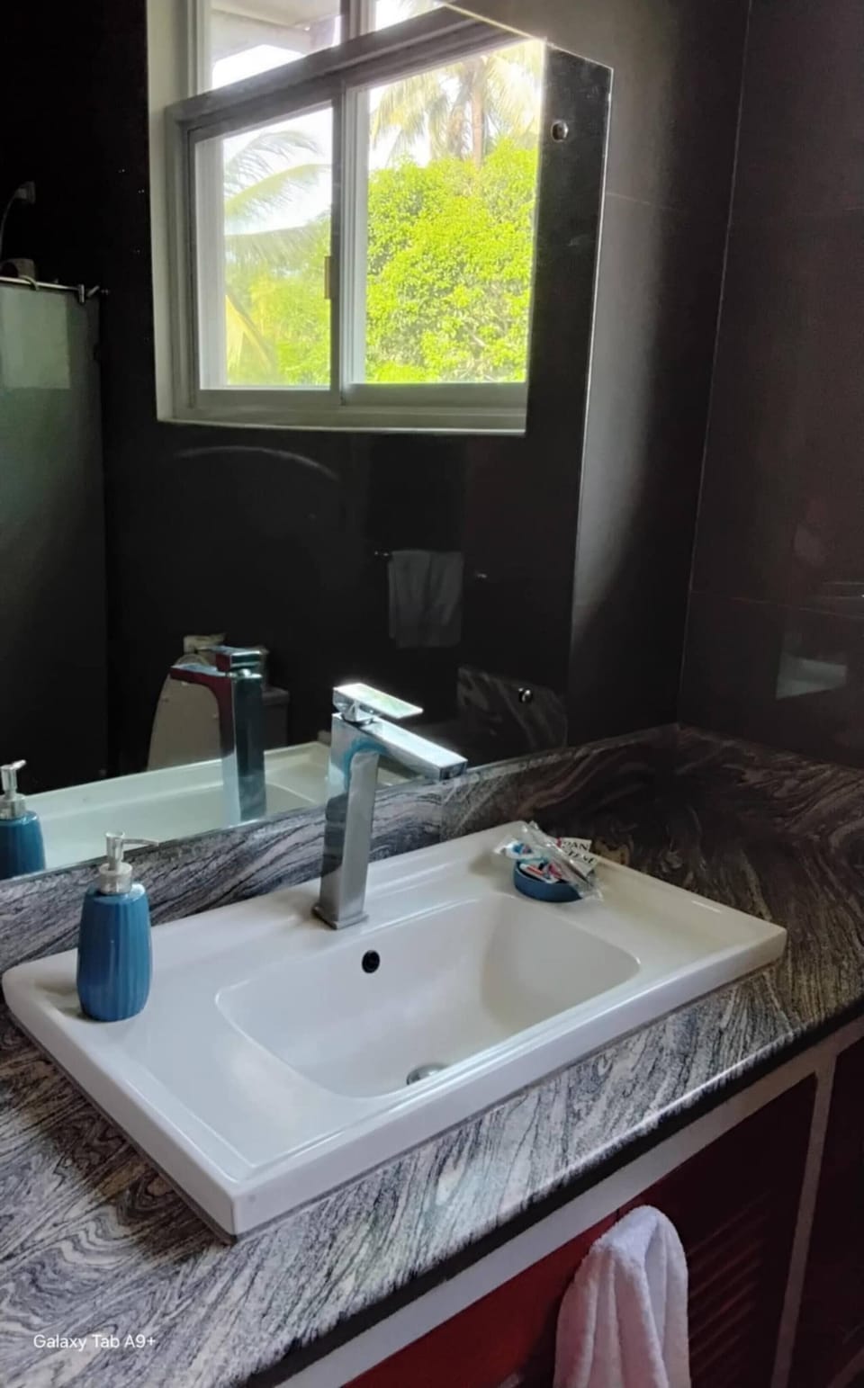 Room, 1 Bedroom, Balcony, Garden View | Bathroom shower