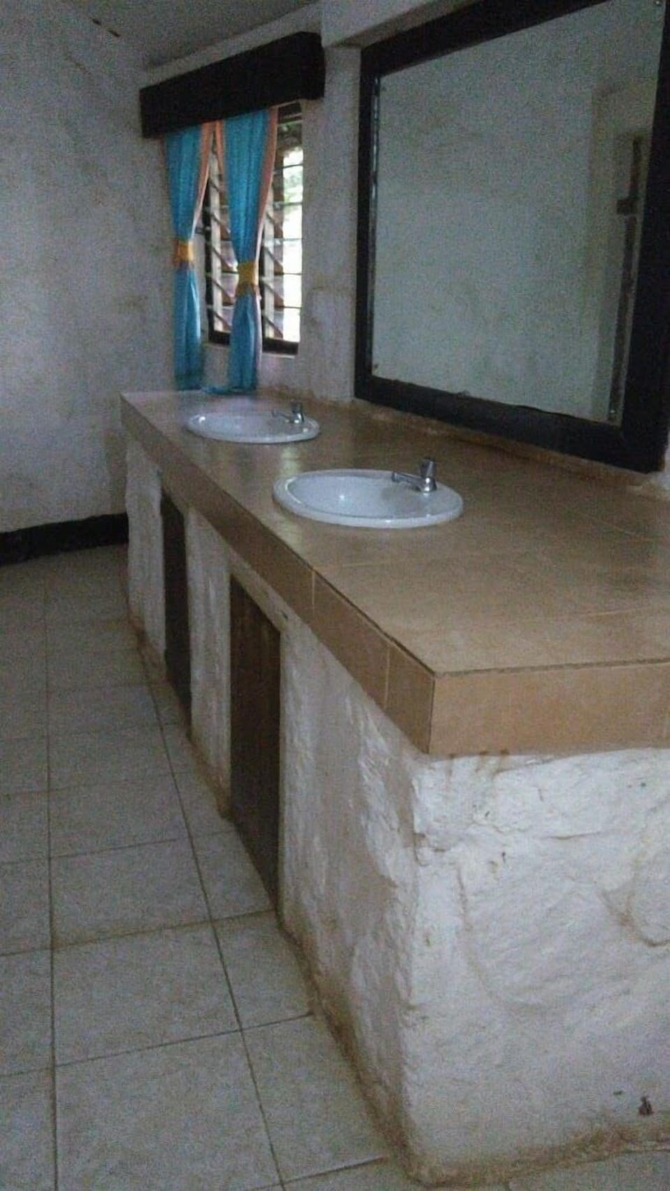 Deluxe Double Room | Bathroom | Shower, slippers, towels, soap