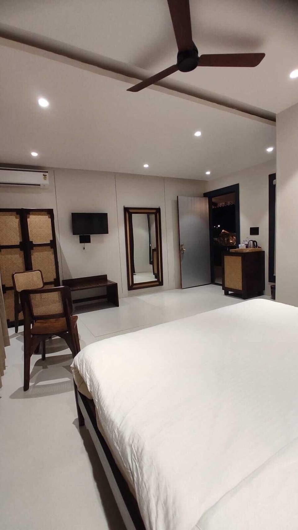 Family Double or Twin Room, Garden View | In-room safe, iron/ironing board (on request), WiFi (free)