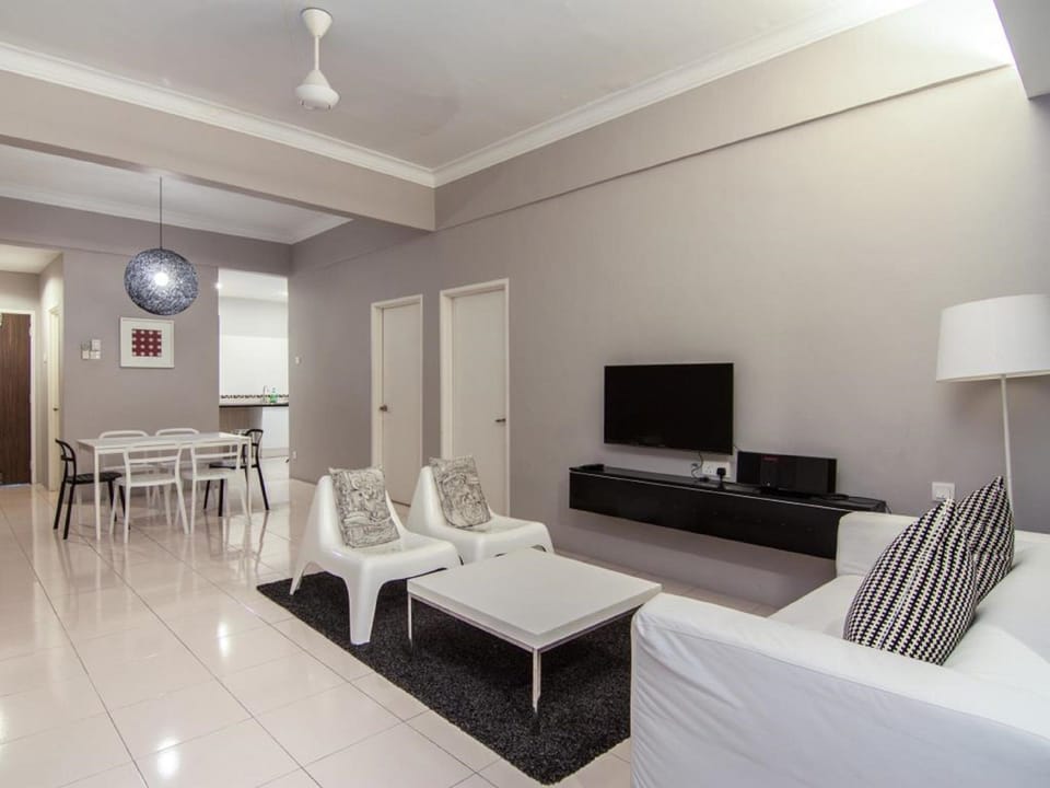 3-Bedroom Apartment Suite (2 Bathrooms) | Living area | 32-inch LED TV with cable channels, TV