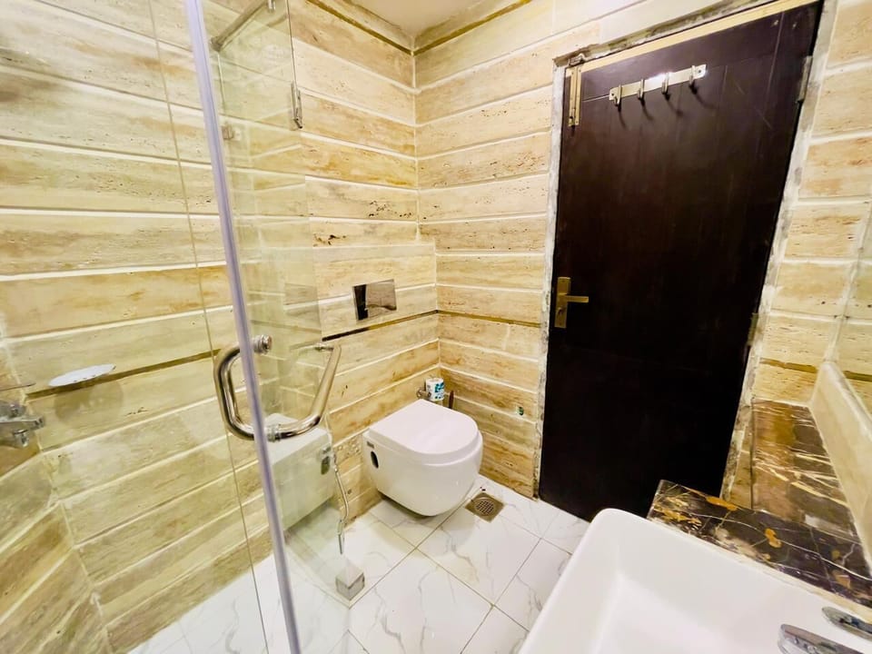 Deluxe Suite, 1 Queen Bed with Sofa bed, Private Pool | Bathroom | Shower, free toiletries, slippers, towels
