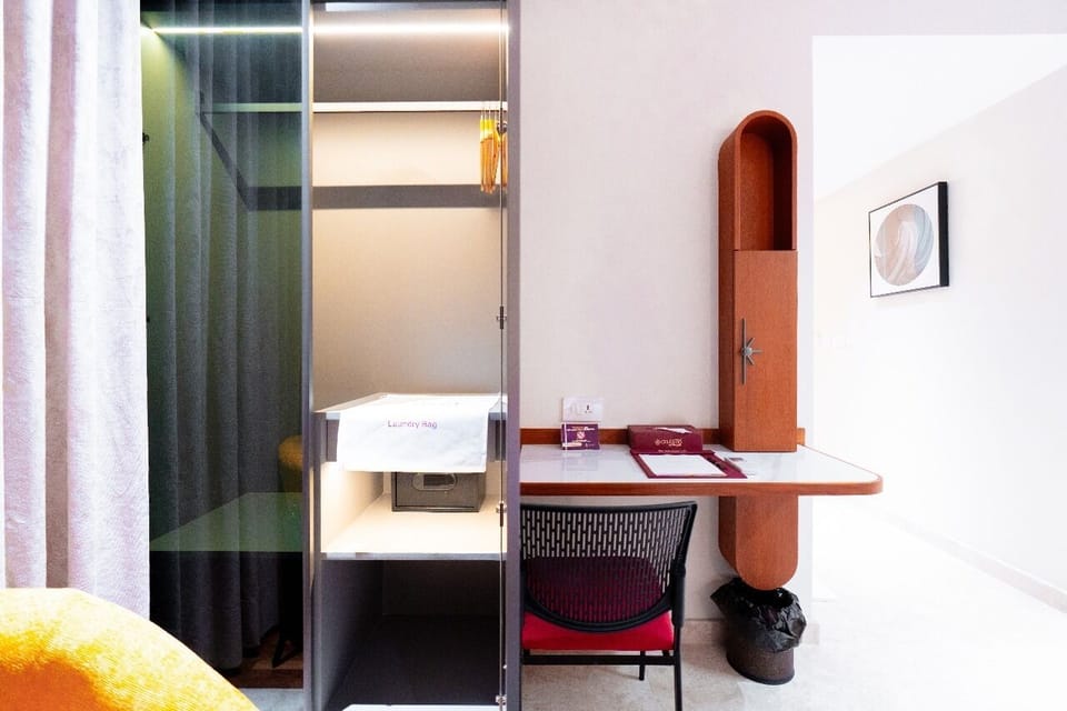 Suite, City View | Living area