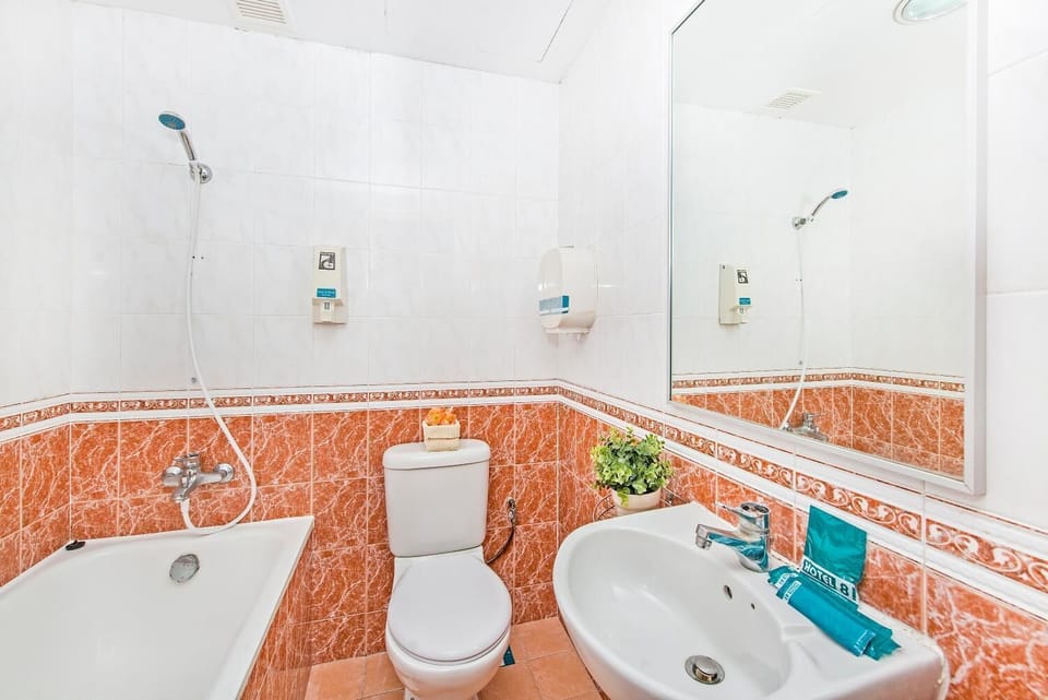 Shower, towels