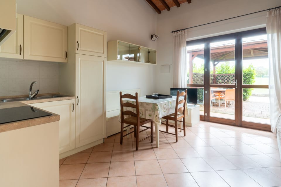 Studio | Private kitchen | Stovetop, cookware/dishes/utensils