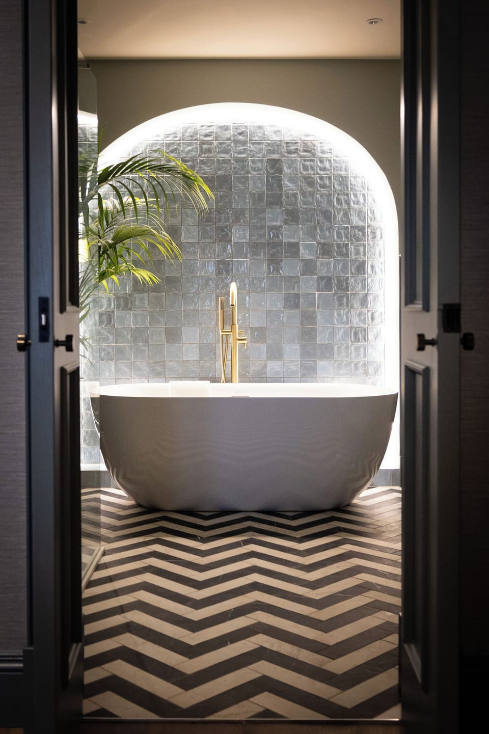 Luxury Double Room | Bathroom | Hair dryer, slippers, towels, soap