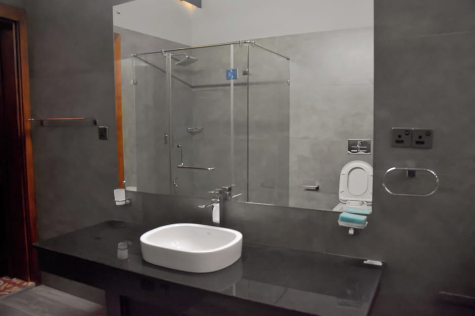 Deluxe Villa, Patio, Lake View | Bathroom | Shower, bidet, towels, soap