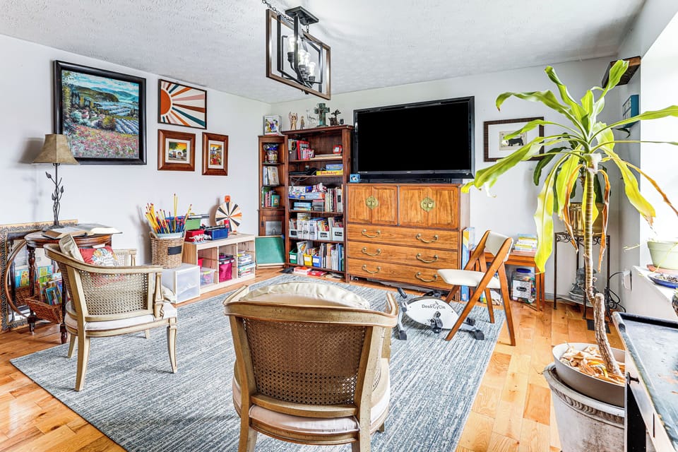 Apartment (3 Bedrooms) | Front of property