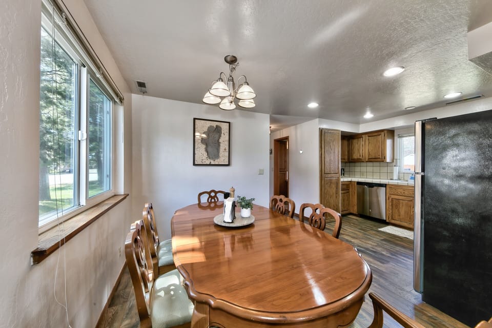 House, 4 Bedrooms | Dining