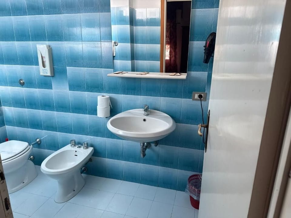 Classic Triple Room, Balcony, City View | Bathroom | Shower, free toiletries, hair dryer, towels