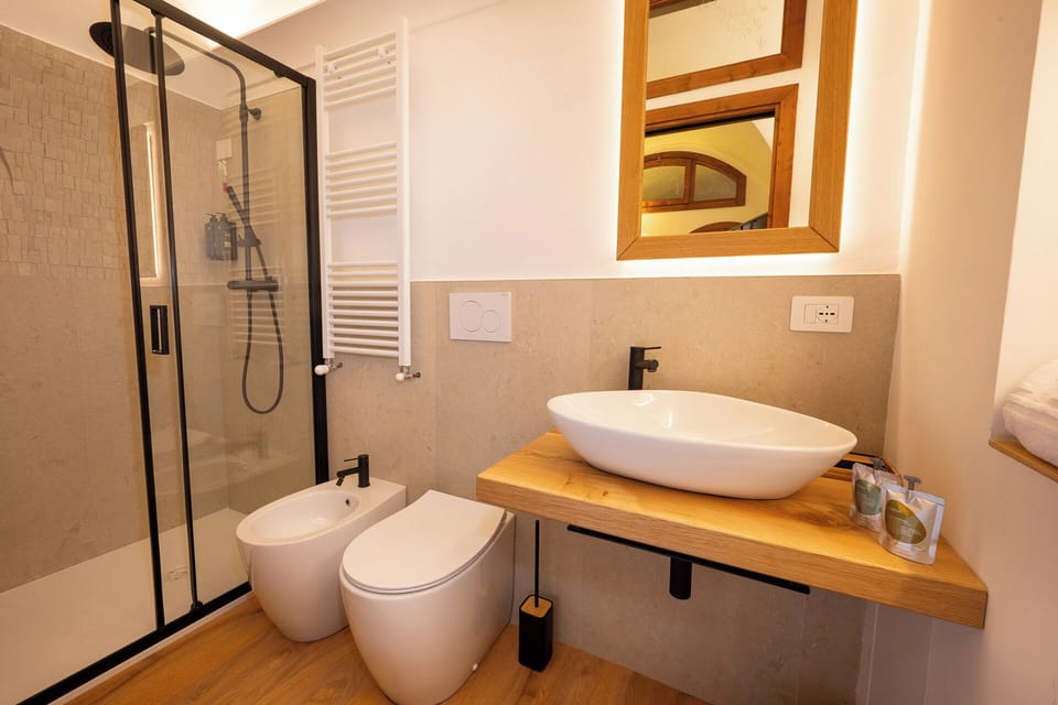 Economy Double or Twin Room | Bathroom | Slippers, bidet