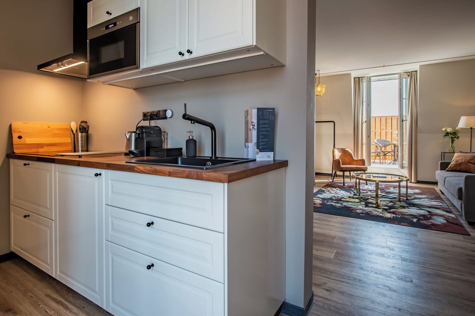 Deluxe Suite | Private kitchen | Espresso maker, electric kettle