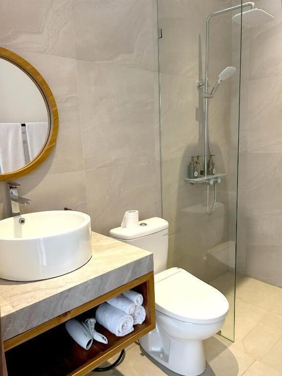 Shower, free toiletries, hair dryer, towels