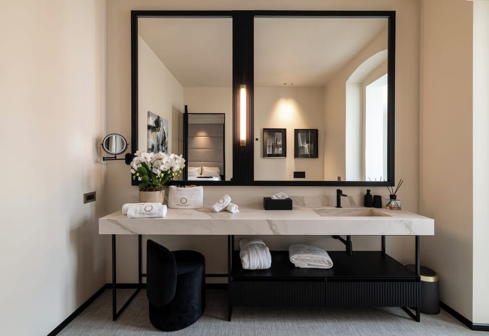 Luxury Suite, Balcony | Bathroom | Shower, hair dryer, slippers, bidet
