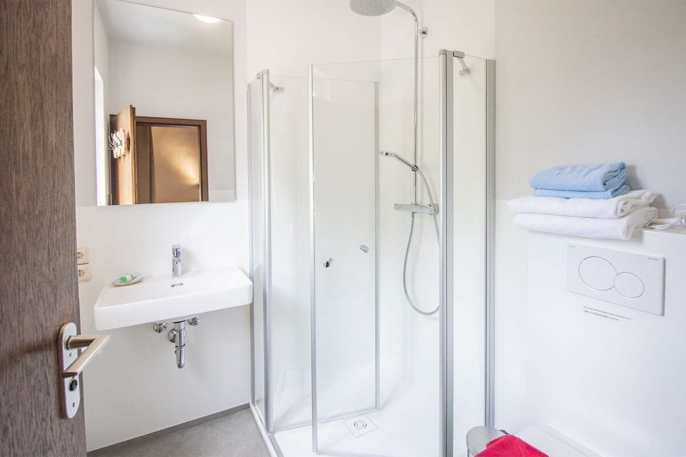 Single Room, Courtyard View | In-room safe, blackout drapes, free WiFi, bed sheets
