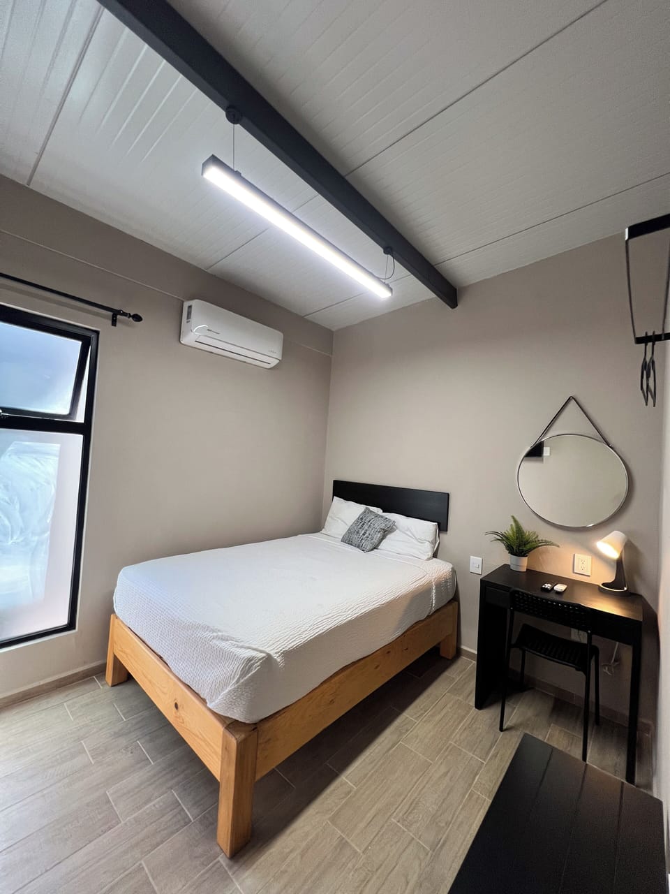 Basic Studio | Desk, laptop workspace, free WiFi