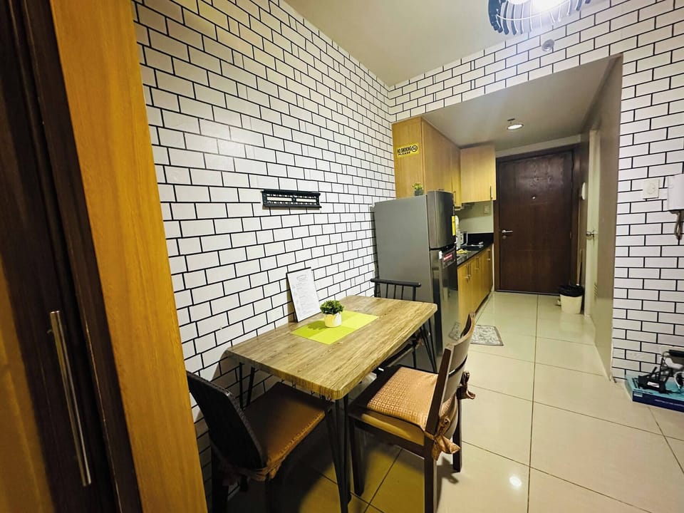 Apartment, 1 Bedroom, Smoking | Dining