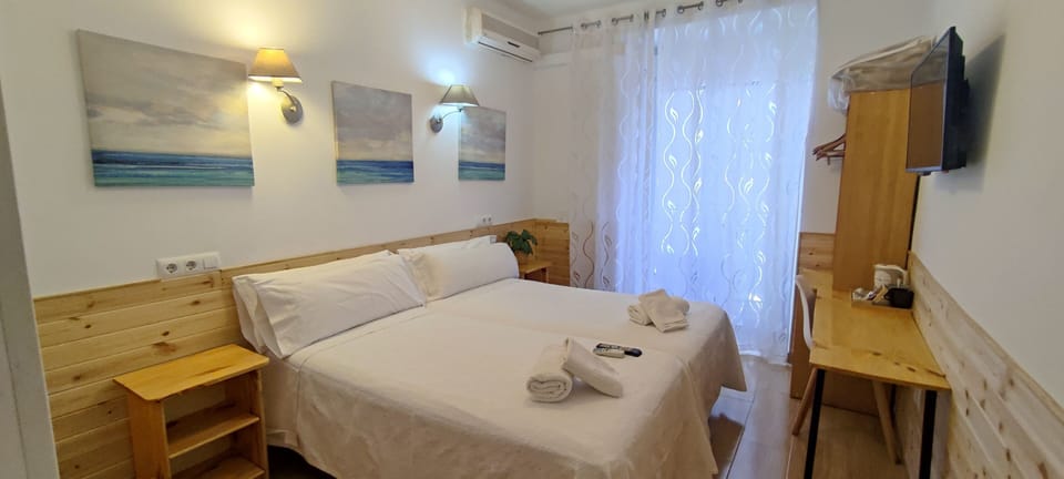 Twin Room | In-room safe, free WiFi