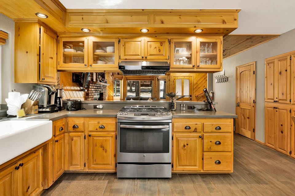 Cabin, Multiple Beds, Hot Tub (2581) | Private kitchen