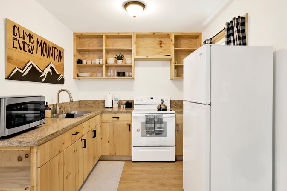 Cabin, Multiple Beds, Pool Access, Mountain View (2559) | Private kitchen