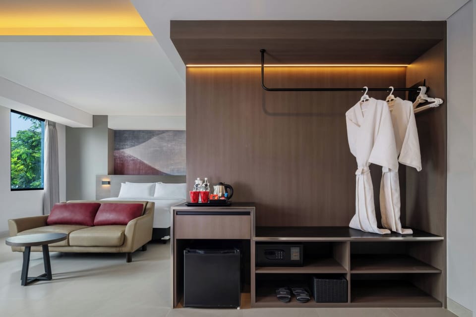 Executive Suite Room | In-room safe, desk, free WiFi, bed sheets