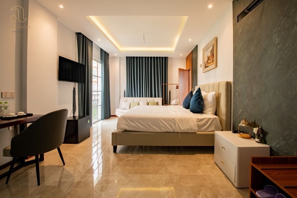Deluxe Triple Room, Balcony, City View | Desk, free WiFi, bed sheets