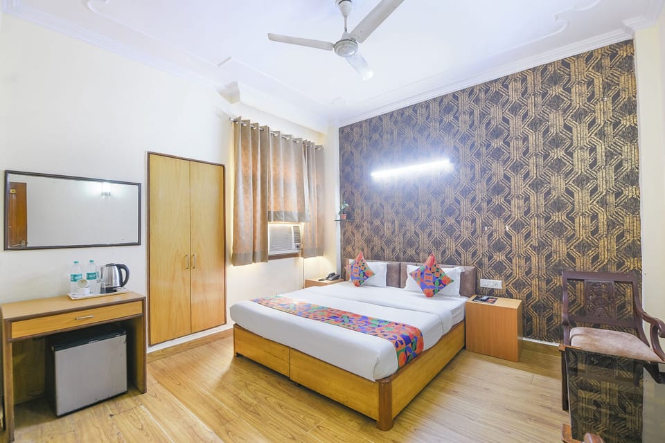 Egyptian cotton sheets, premium bedding, in-room safe, free WiFi