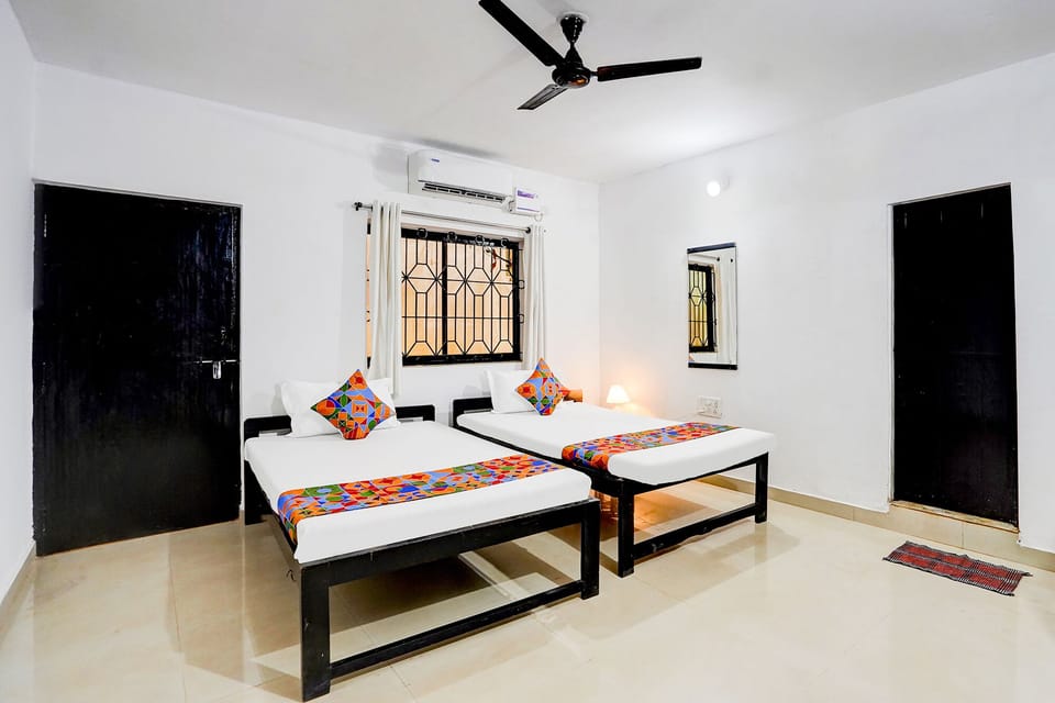 Egyptian cotton sheets, premium bedding, in-room safe, WiFi (free)