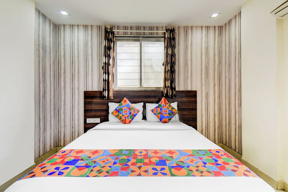Egyptian cotton sheets, premium bedding, in-room safe, free WiFi