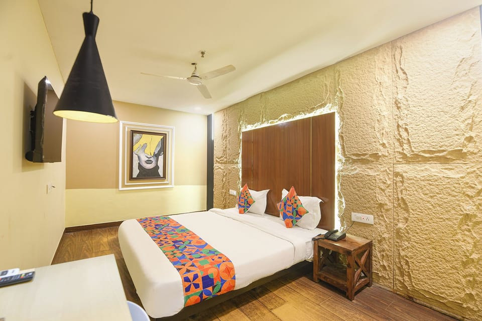 Egyptian cotton sheets, premium bedding, in-room safe, free WiFi
