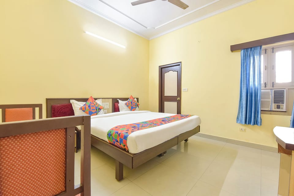Egyptian cotton sheets, premium bedding, in-room safe, free WiFi