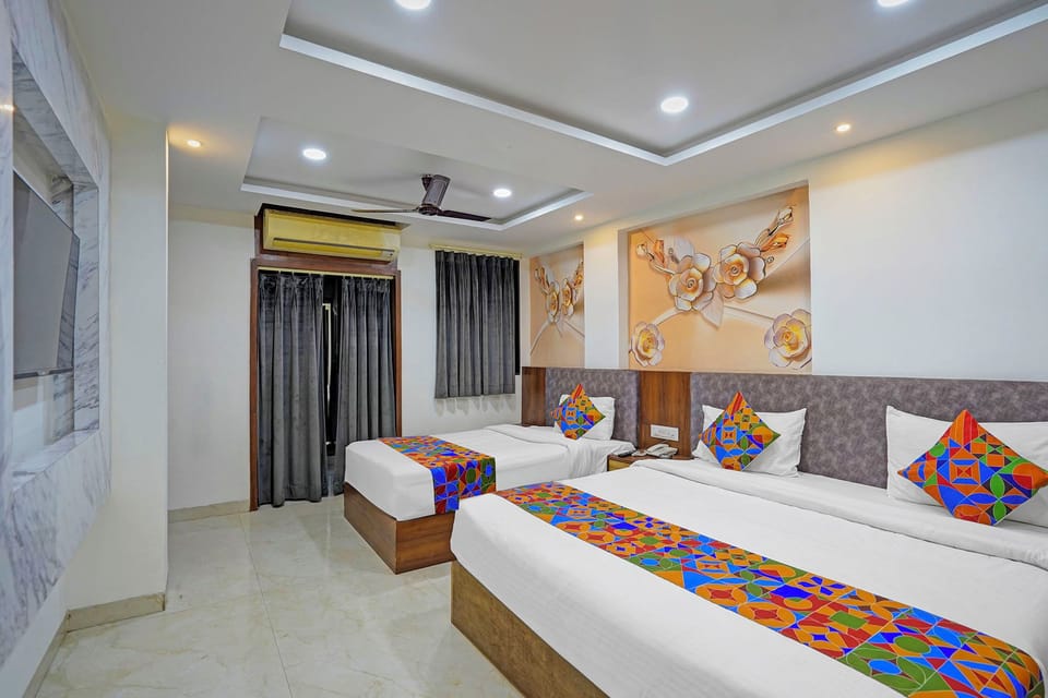 Luxury Room | Egyptian cotton sheets, premium bedding, in-room safe, WiFi (free)