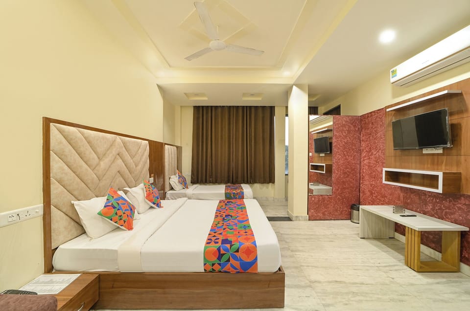 Egyptian cotton sheets, premium bedding, in-room safe, WiFi (free)
