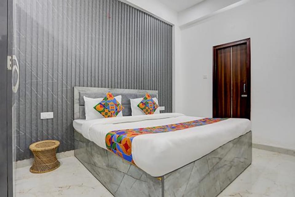 Egyptian cotton sheets, premium bedding, in-room safe, free WiFi