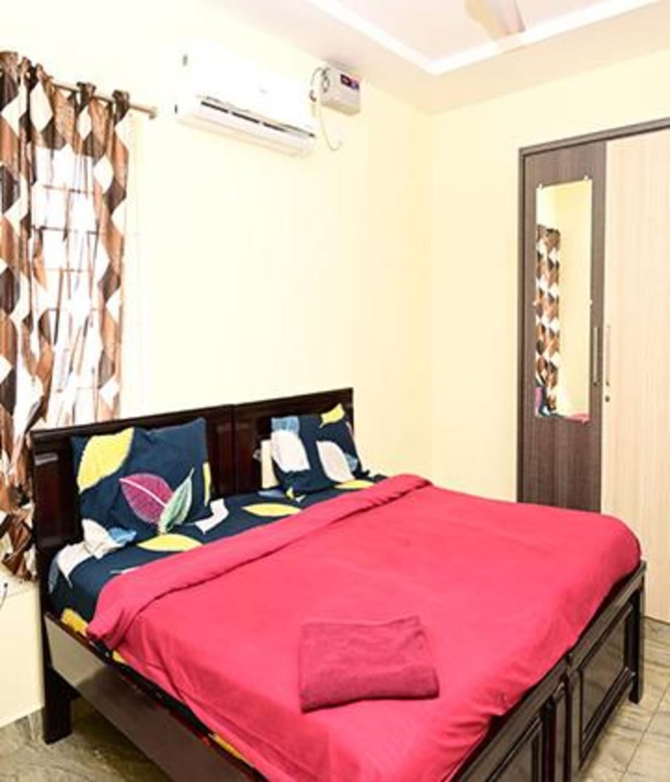 Egyptian cotton sheets, premium bedding, WiFi (free), bed sheets