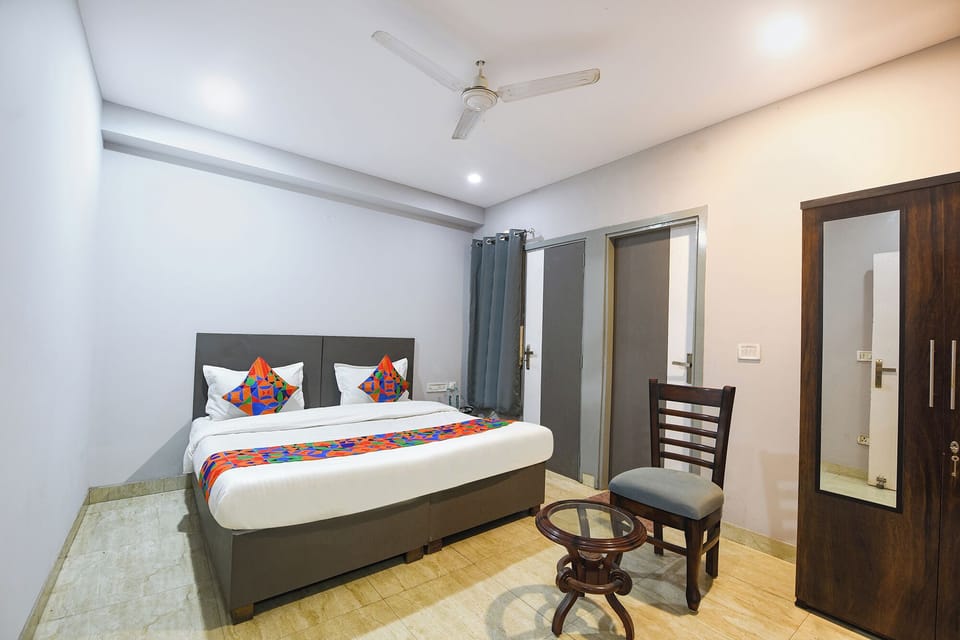 Deluxe Room | Egyptian cotton sheets, premium bedding, in-room safe, WiFi (free)