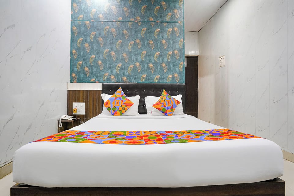 Egyptian cotton sheets, premium bedding, in-room safe, WiFi (free)