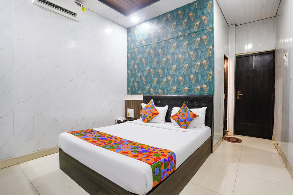 Egyptian cotton sheets, premium bedding, in-room safe, WiFi (free)