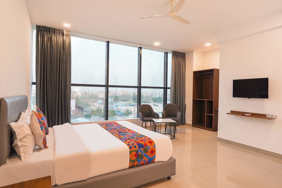 Egyptian cotton sheets, premium bedding, in-room safe, free WiFi