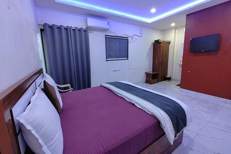 Egyptian cotton sheets, premium bedding, in-room safe, free WiFi