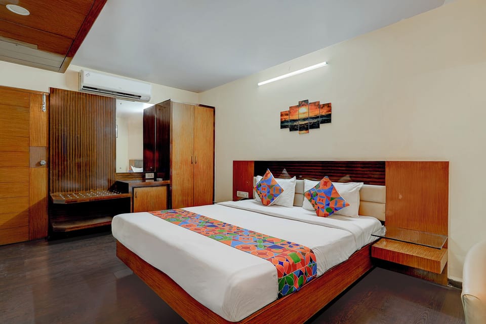Egyptian cotton sheets, premium bedding, in-room safe, free WiFi
