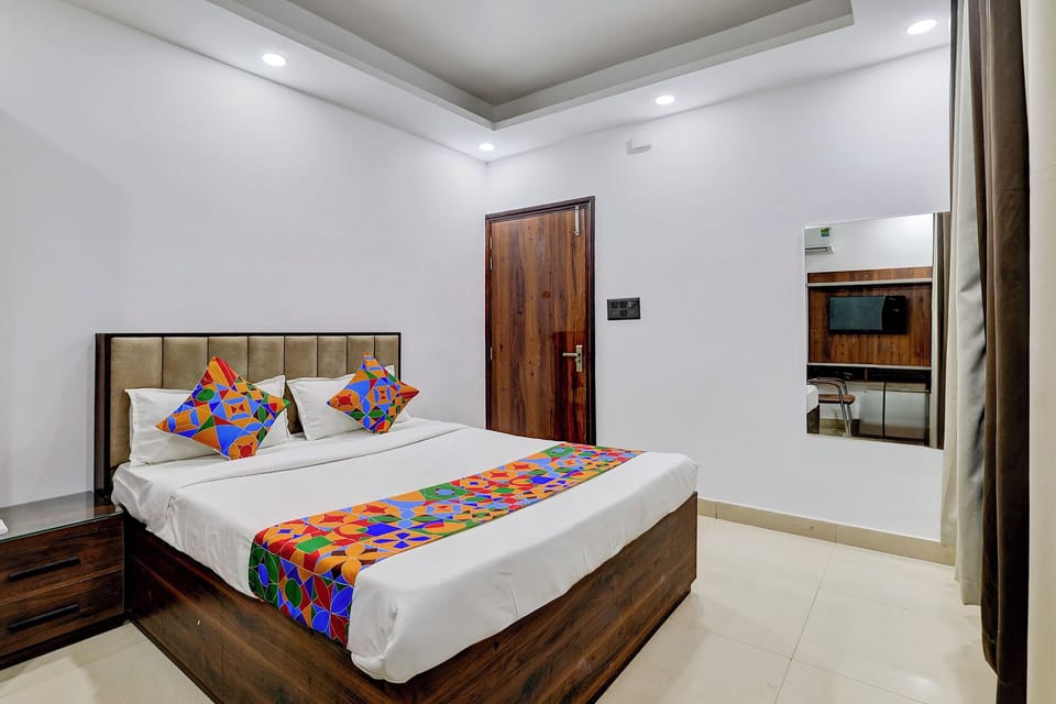 Egyptian cotton sheets, premium bedding, in-room safe, free WiFi