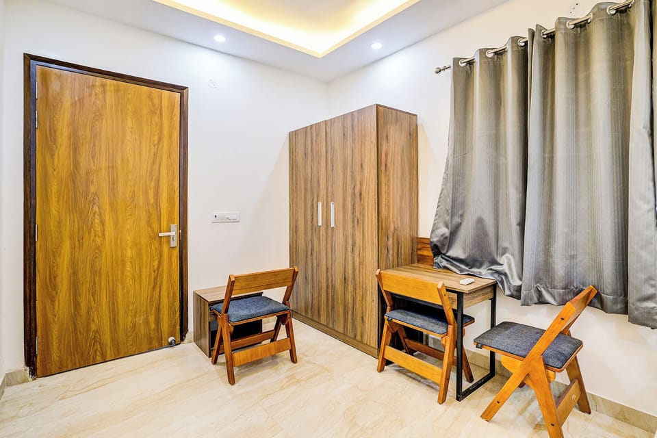 Egyptian cotton sheets, premium bedding, in-room safe, free WiFi