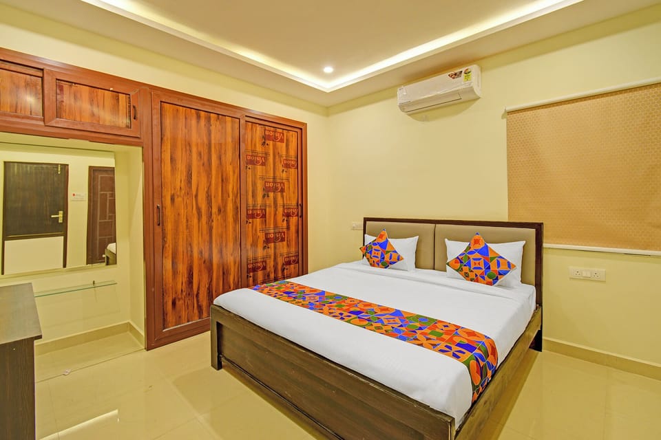 Egyptian cotton sheets, premium bedding, in-room safe, free WiFi